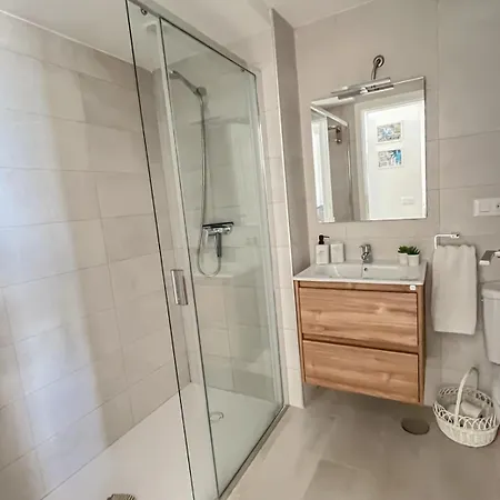 Casa Burgao 2 On The Front Line With Seaview Terrace Апартаменты
