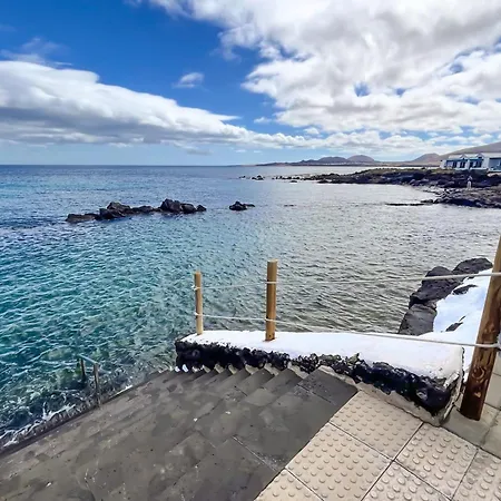 Apartment Casa Burgao 2 On The Front Line With Seaview Terrace